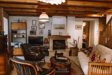 Lounge  (Please note fireplace not useable)