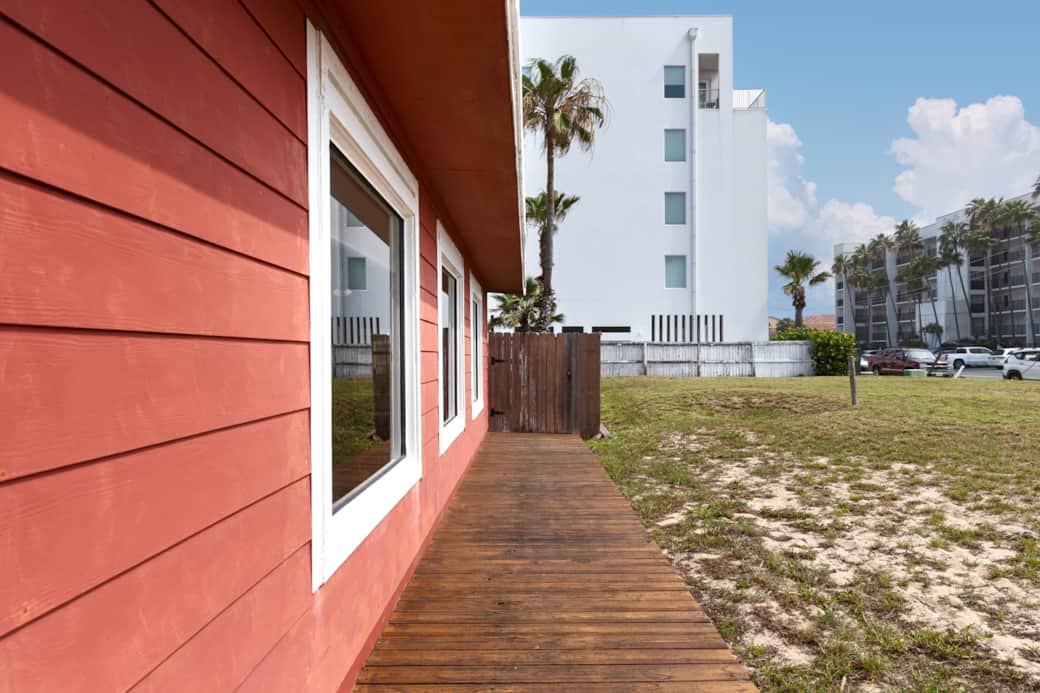 Bay windows overlooking Gulf Blvd Bay windows overlooking Gulf Blvd