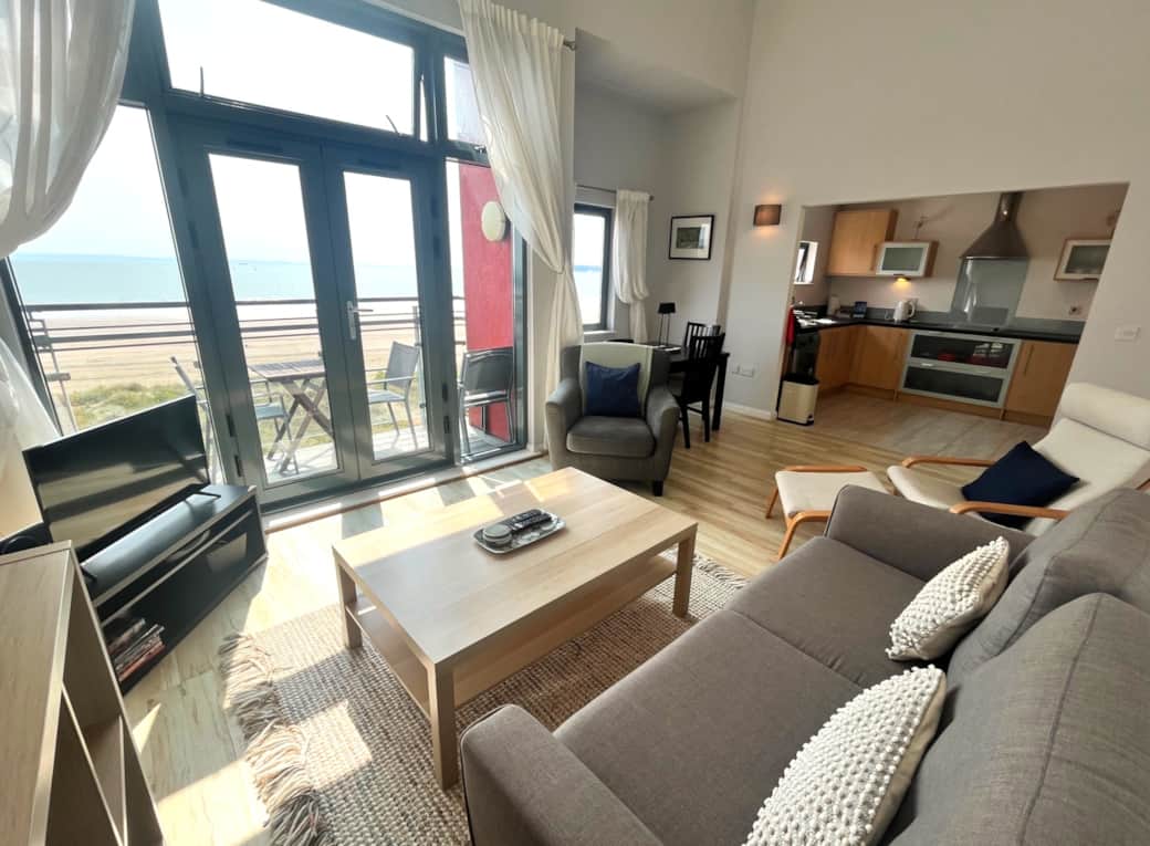 Living Room / Kitchen Living Room / Kitchen