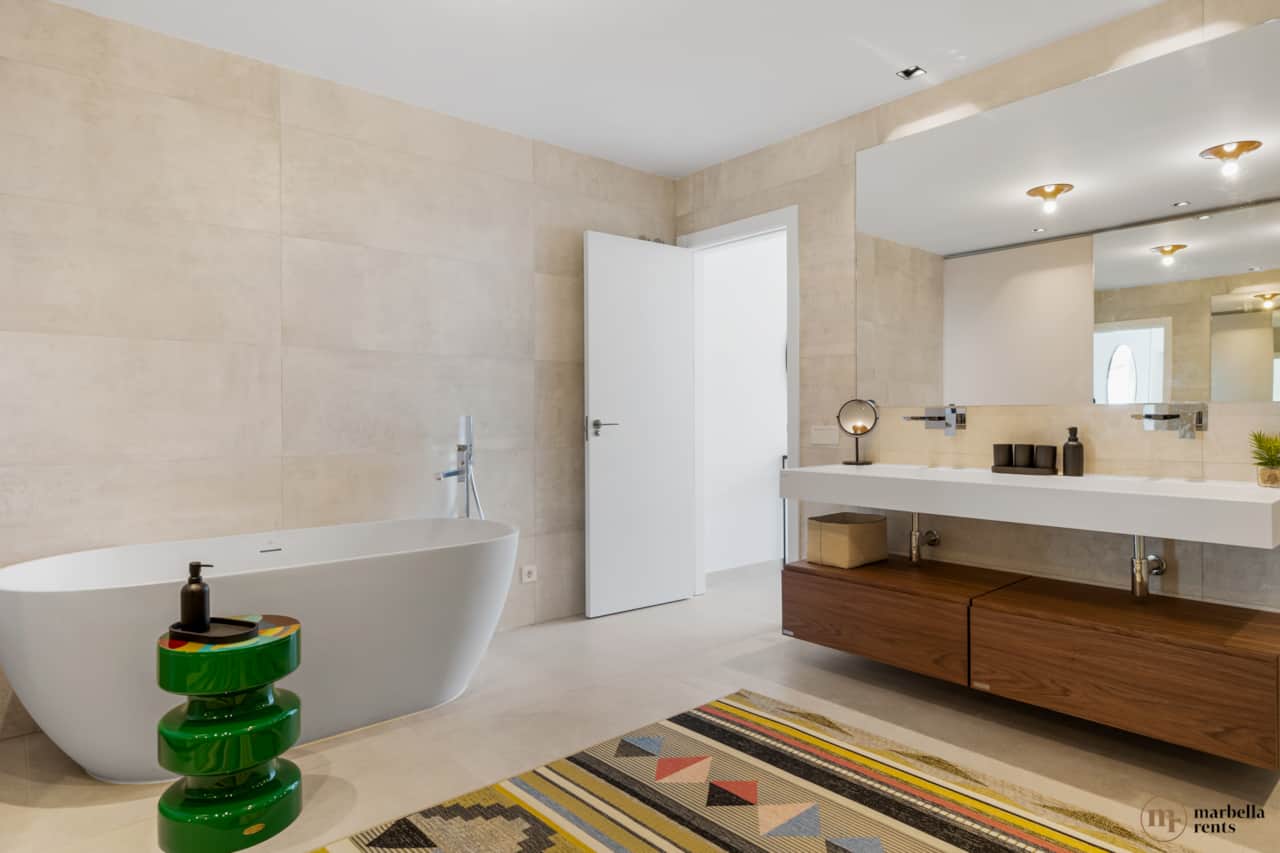 Relaxing bathroom.