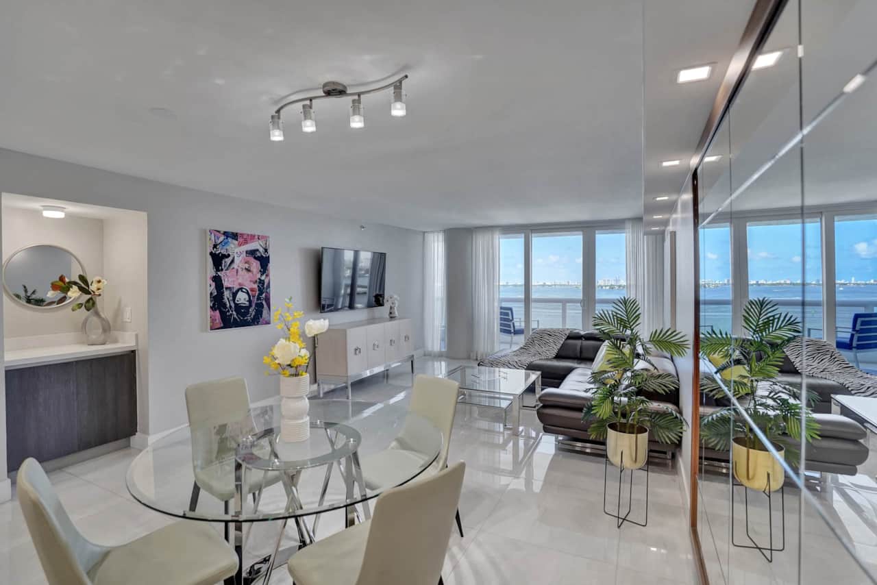 Dining area, living area, cable tv, balcony access