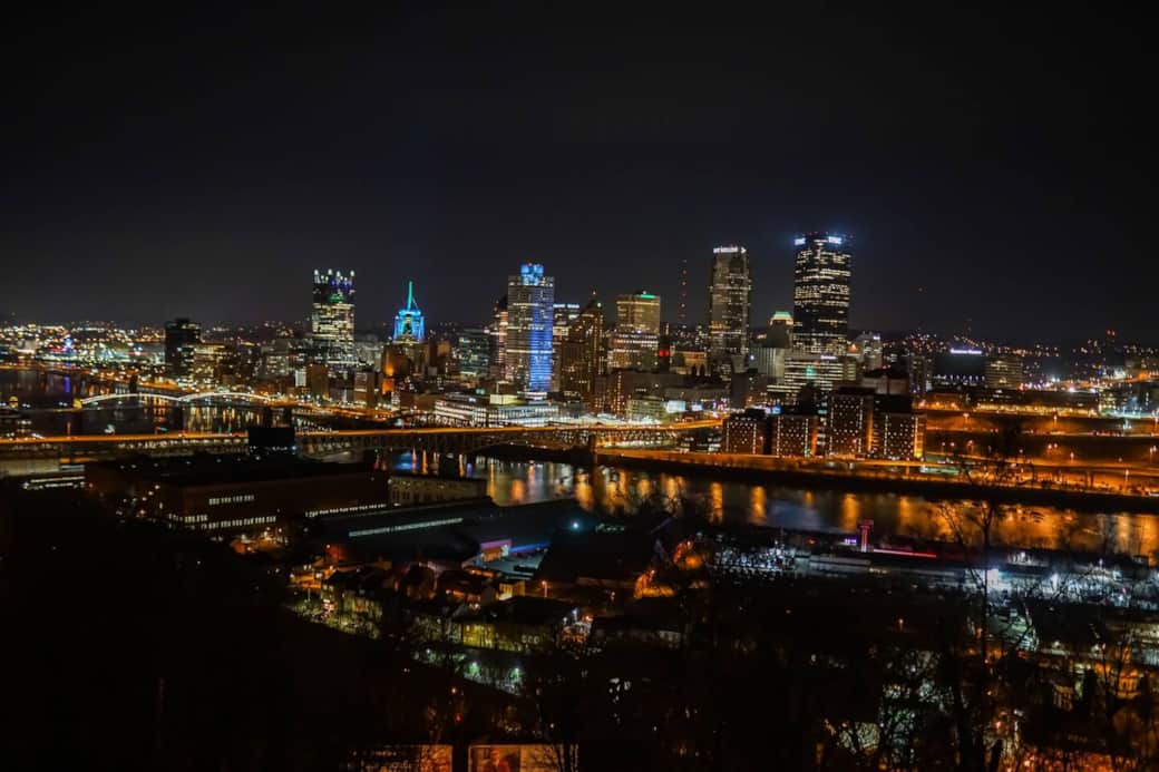 Mesmerizing!  Views abound from the 3rd level rooftop and dining / living room level decks.