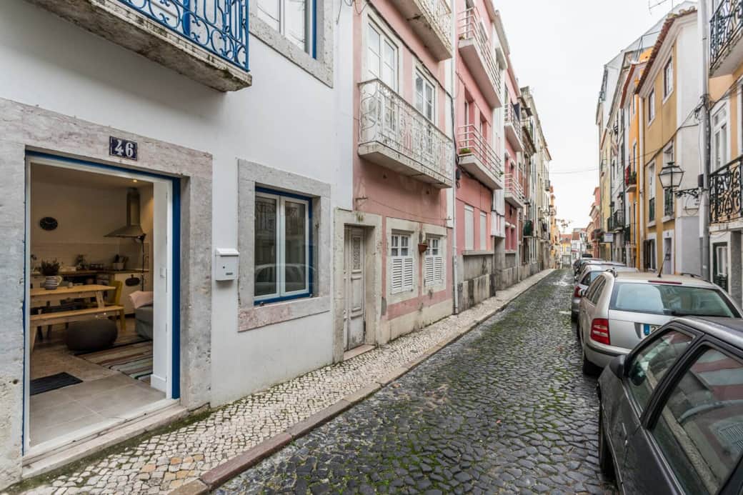 Entrance to the house. Nestled on a  quiet residential street but still  in the the heart of downtown Lisbon. Walking distance to all the best sites, scenic spots, nightlife, bars and restaurants. All the convenience you need with none of the noise.
