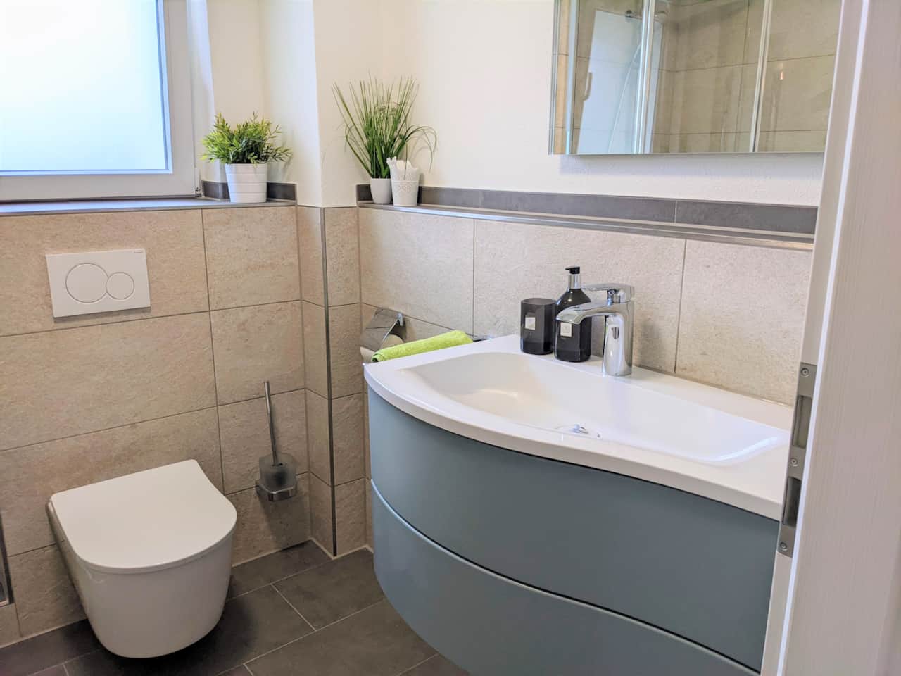 Badezimmer inkl. Handtücher, Fön, Shampoo & Duschgel