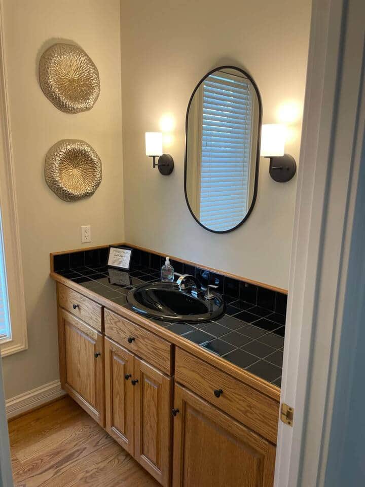 Hall bath/Powder room 