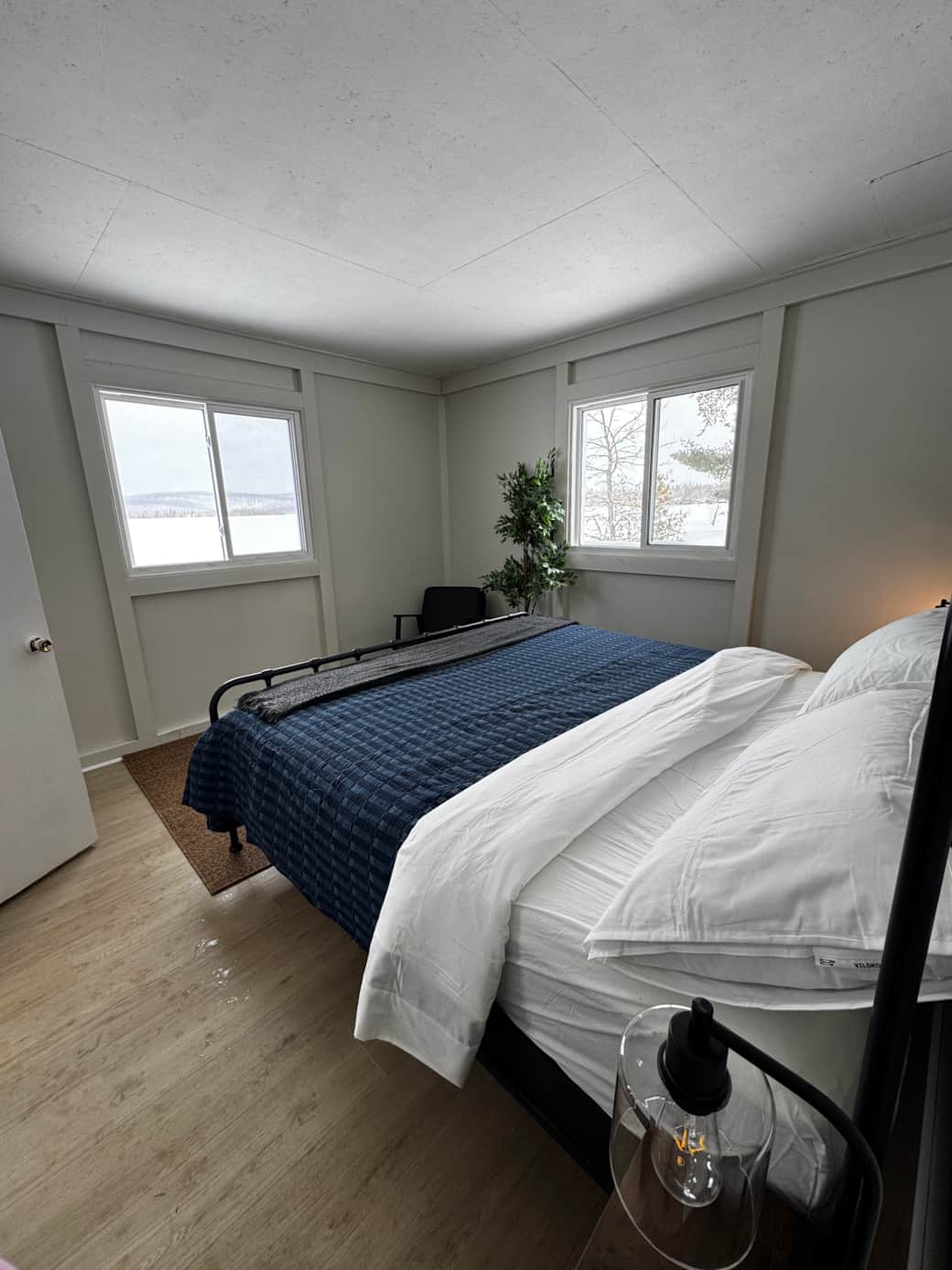 Bedroom 1 (King Bed/Bay View)