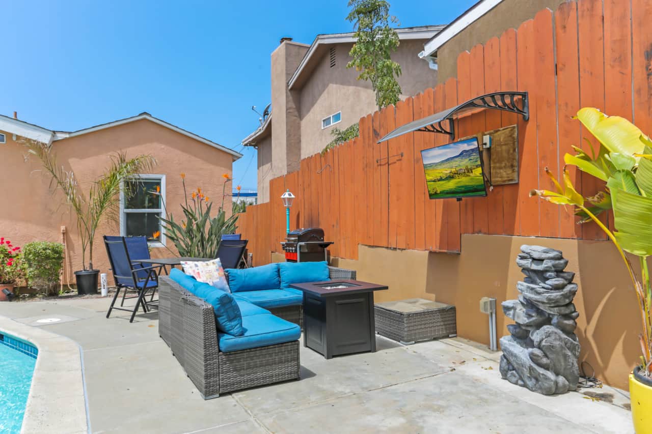 Lounge Area next to Pool