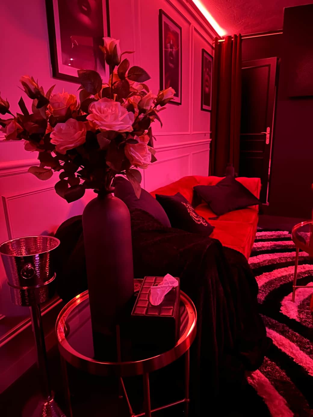 Romantic love horizons armchairs