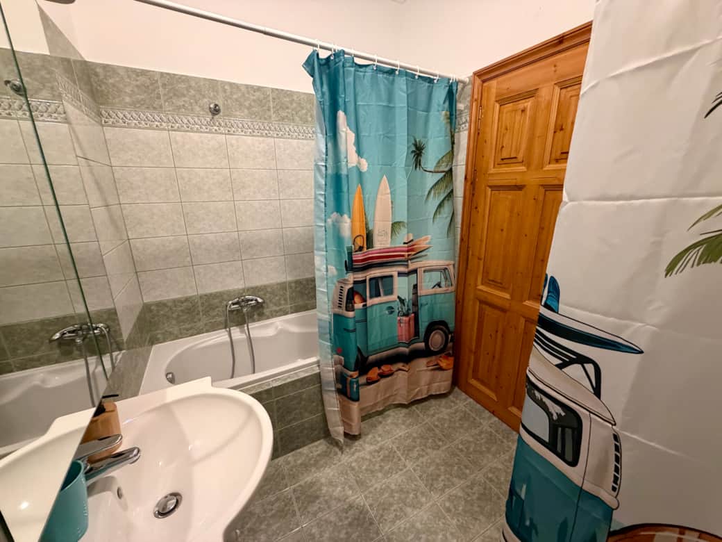En-suite downstairs bathroom