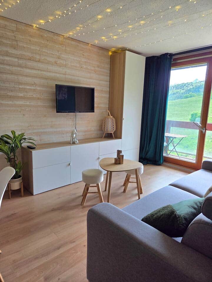 Ambiance chaleureuse avec de nombreux rangements 