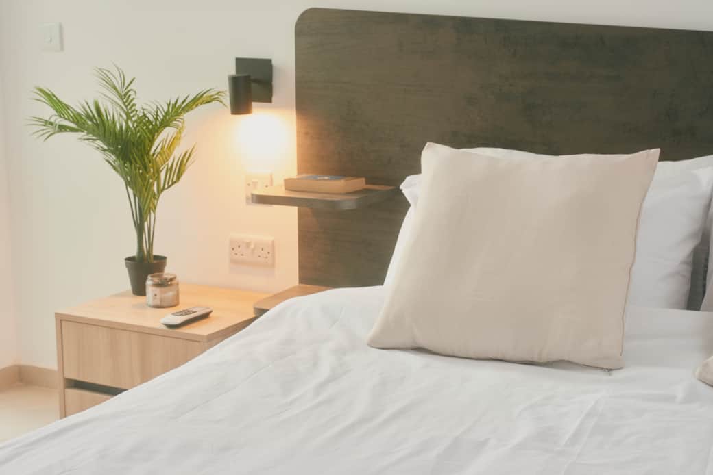 Master bedroom w/ Queen sized bed