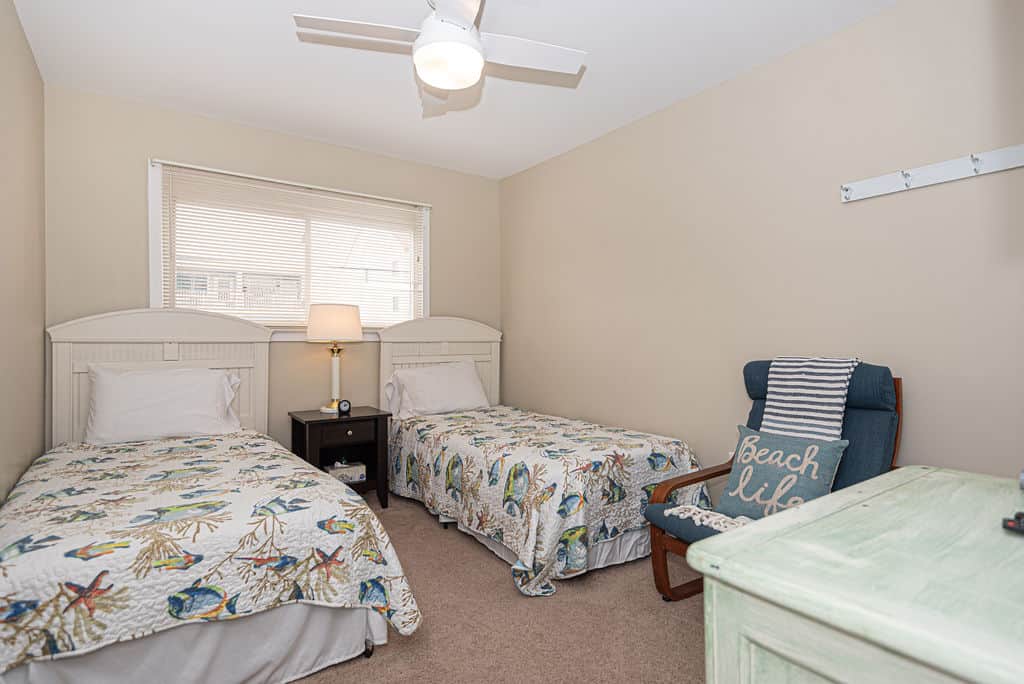 2 Twin beds with a lamp that has a USB charging portal