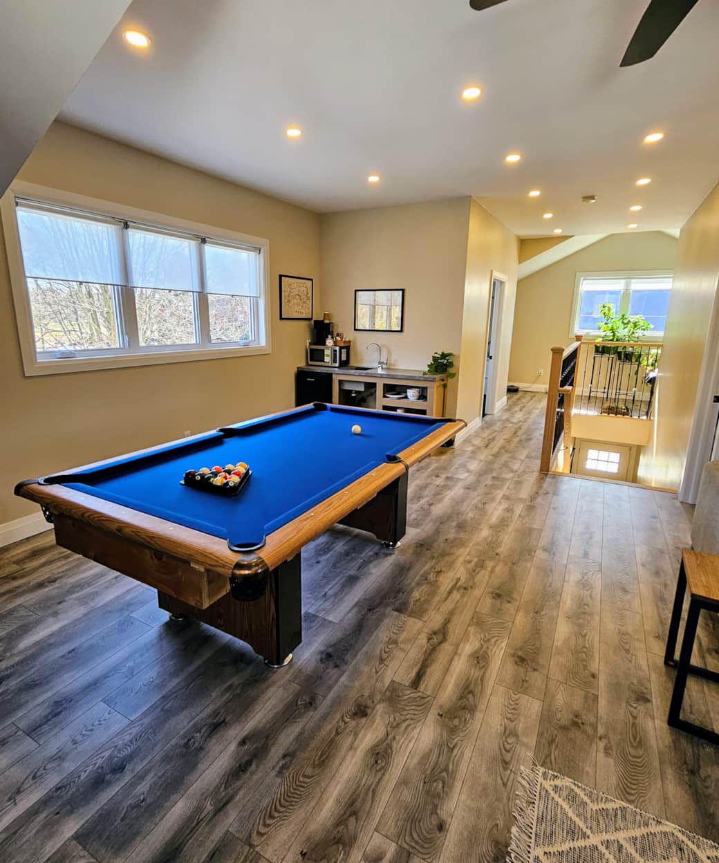Pool Table Cues & Balls
