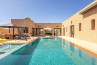 Villa Sanna, élégante avec piscine, jacuzzi & jeux — photo 7