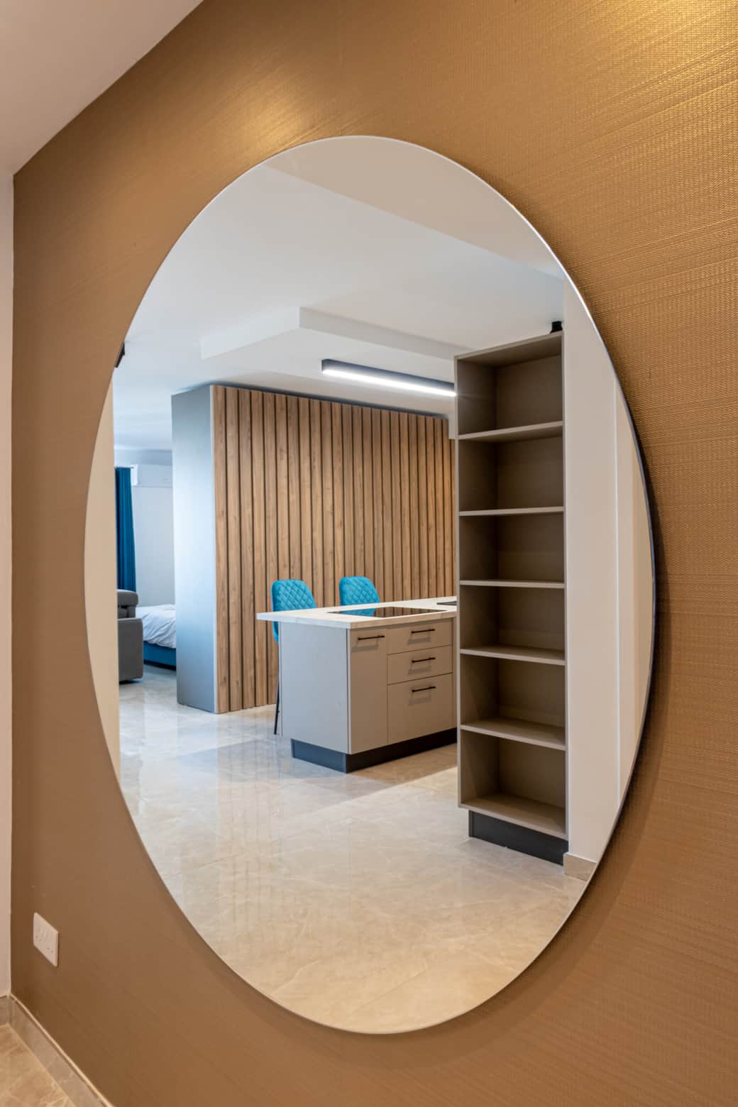 Big mirror in the entrance