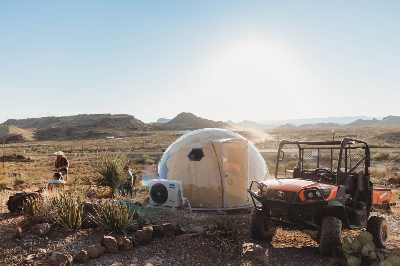 Inside Space Pod 005 – modern comforts in the dome