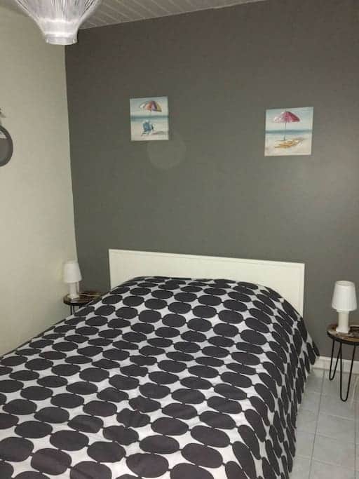 Les Figuiers N°2 - A bedroom