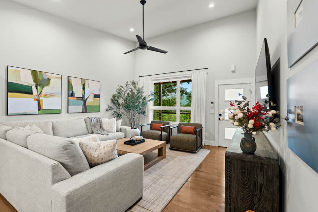 Living room - gather around in comfort! Living room - gather around in comfort!