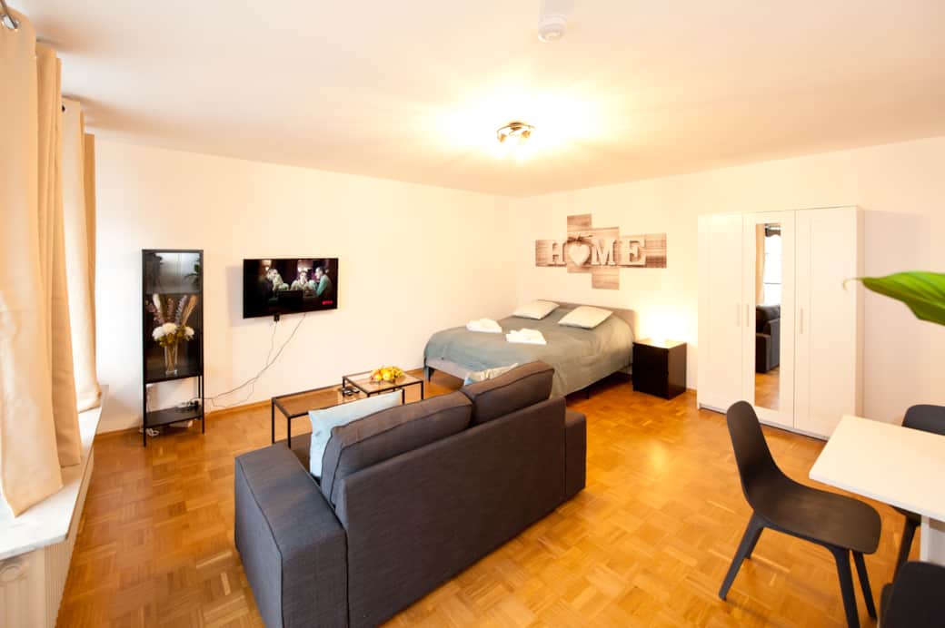 Wohnzimmer mit gemütlicher Essecke