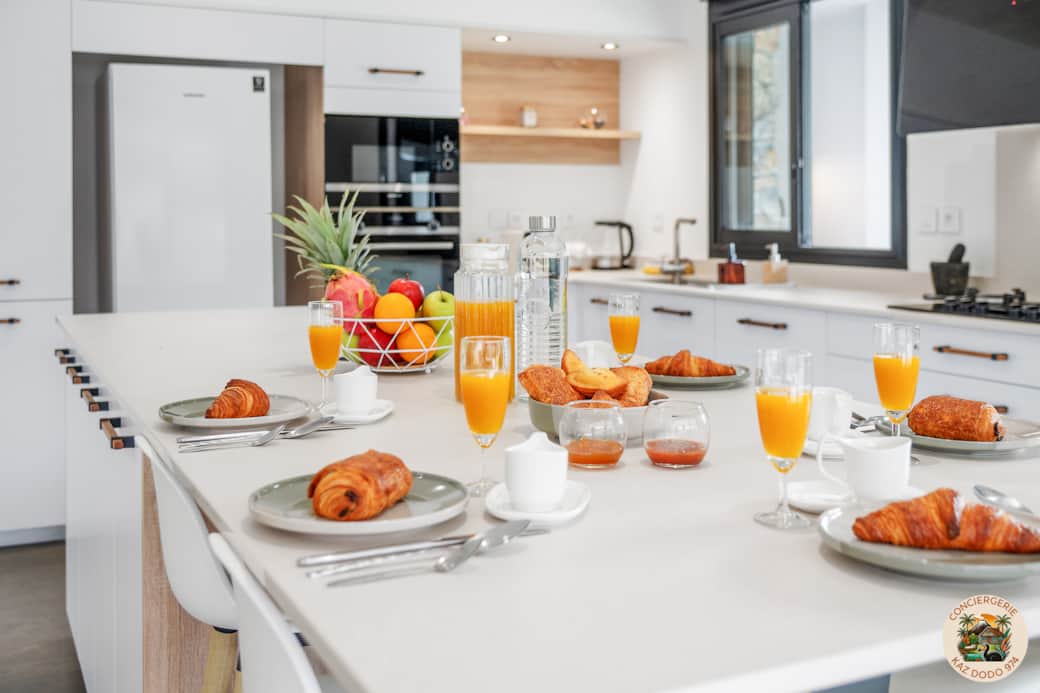 Cuisine équipée & espace petit-déjeuner convivial ☕