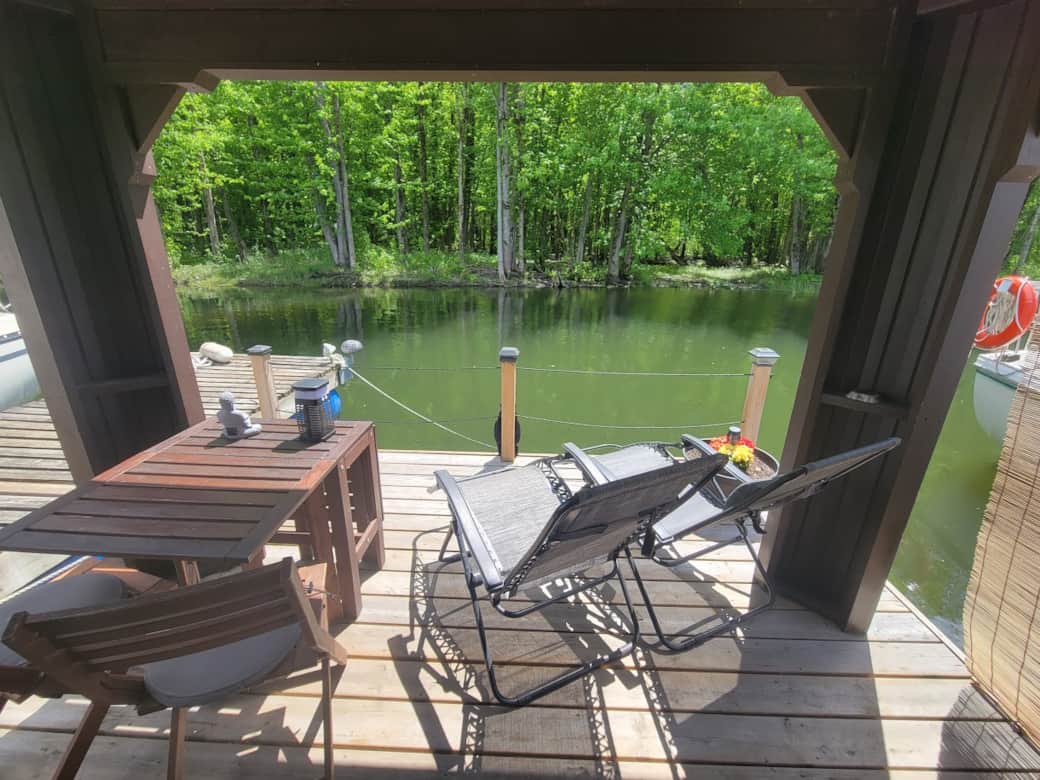 Large floating terrace with table, 2 chairs and 2 sun loungers Large floating terrace with table, 2 chairs and 2 sun loungers