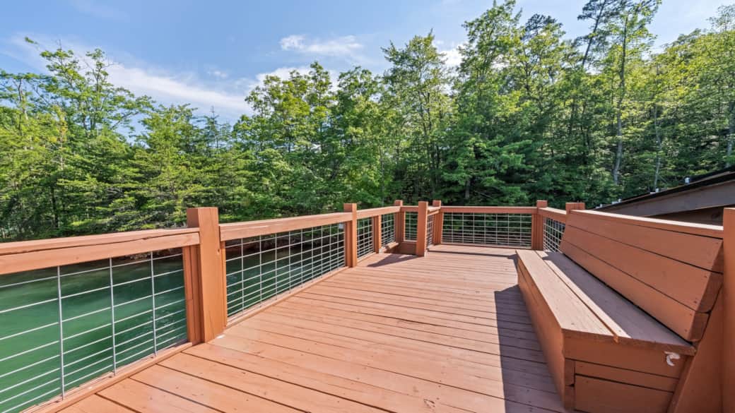Second story deck with bench! Second story deck with bench!