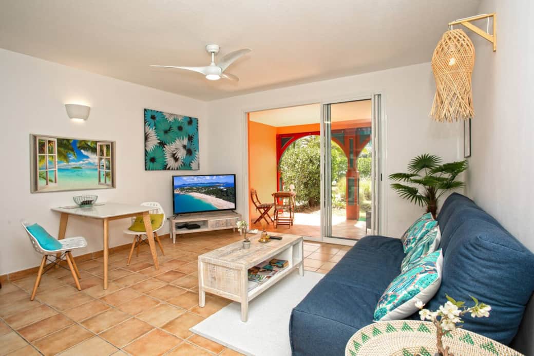 Living room with terrace access Blue Bay