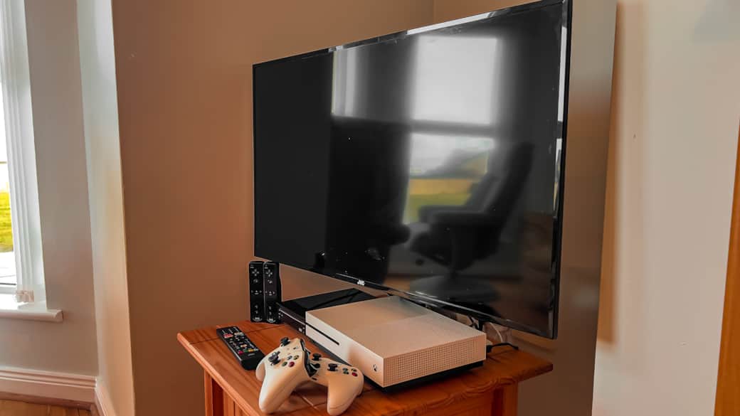 Smart TV with Wii and Xbox