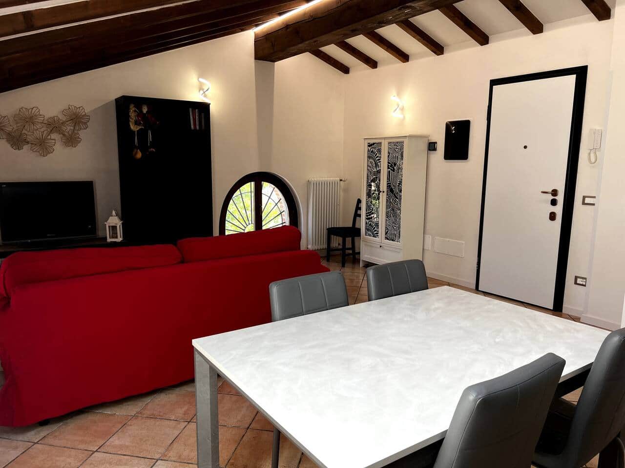 Vista salotto dalla cucina