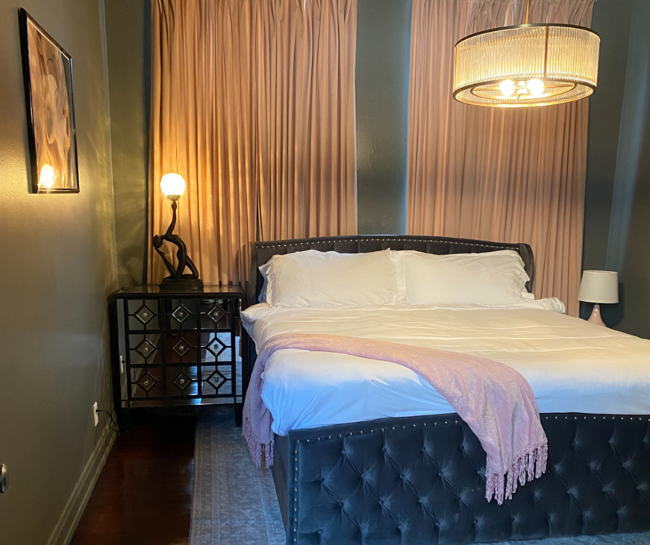 The Downtown Getaway - Bedroom
