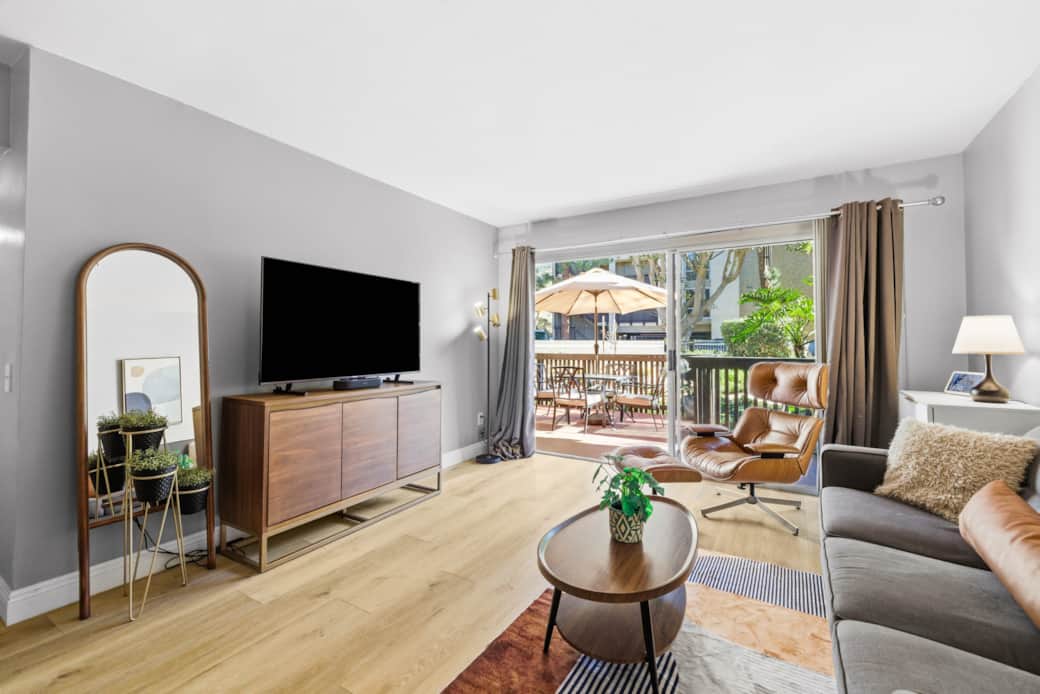 Open & Bright Living Area