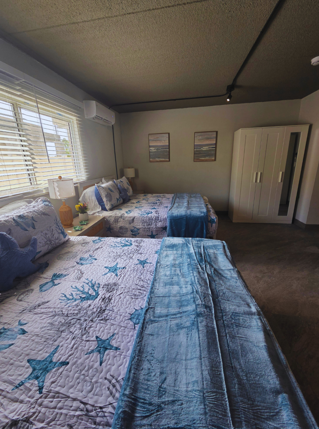 Spacious room with large closet and bath & beach towels. Treasure Island, FL Spacious room with large closet and bath & beach towels. Treasure Island, FL