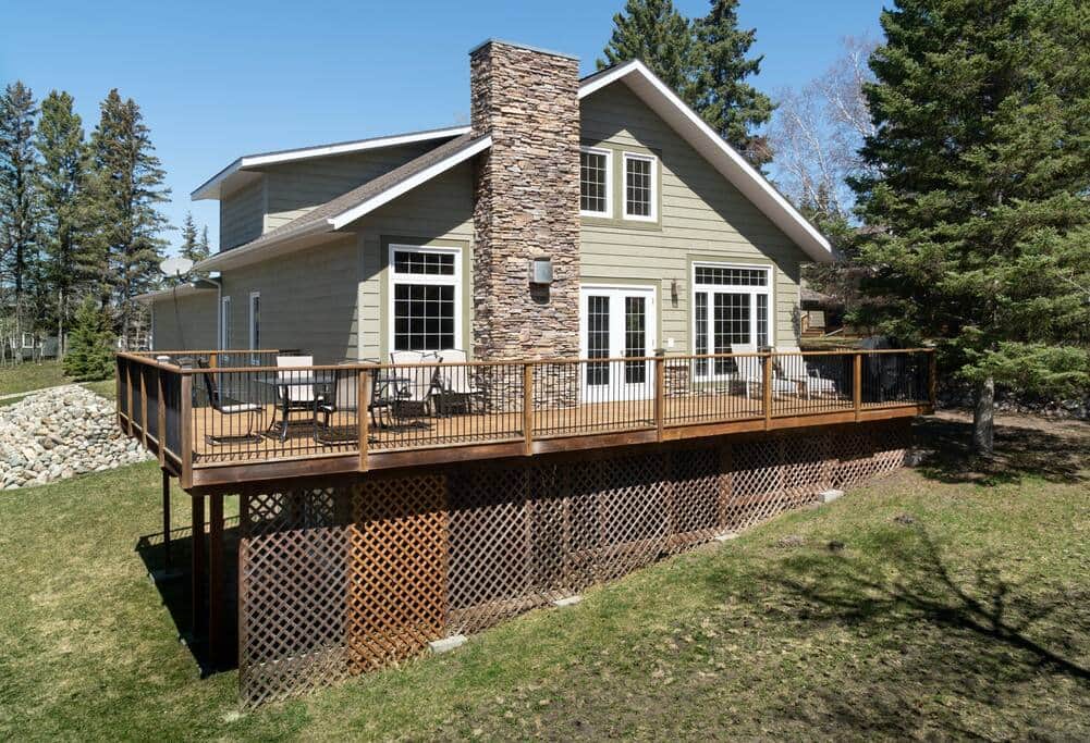 Large south facing deck. Perfect for Suntanning or entertaining your guests to a summer BBQ!