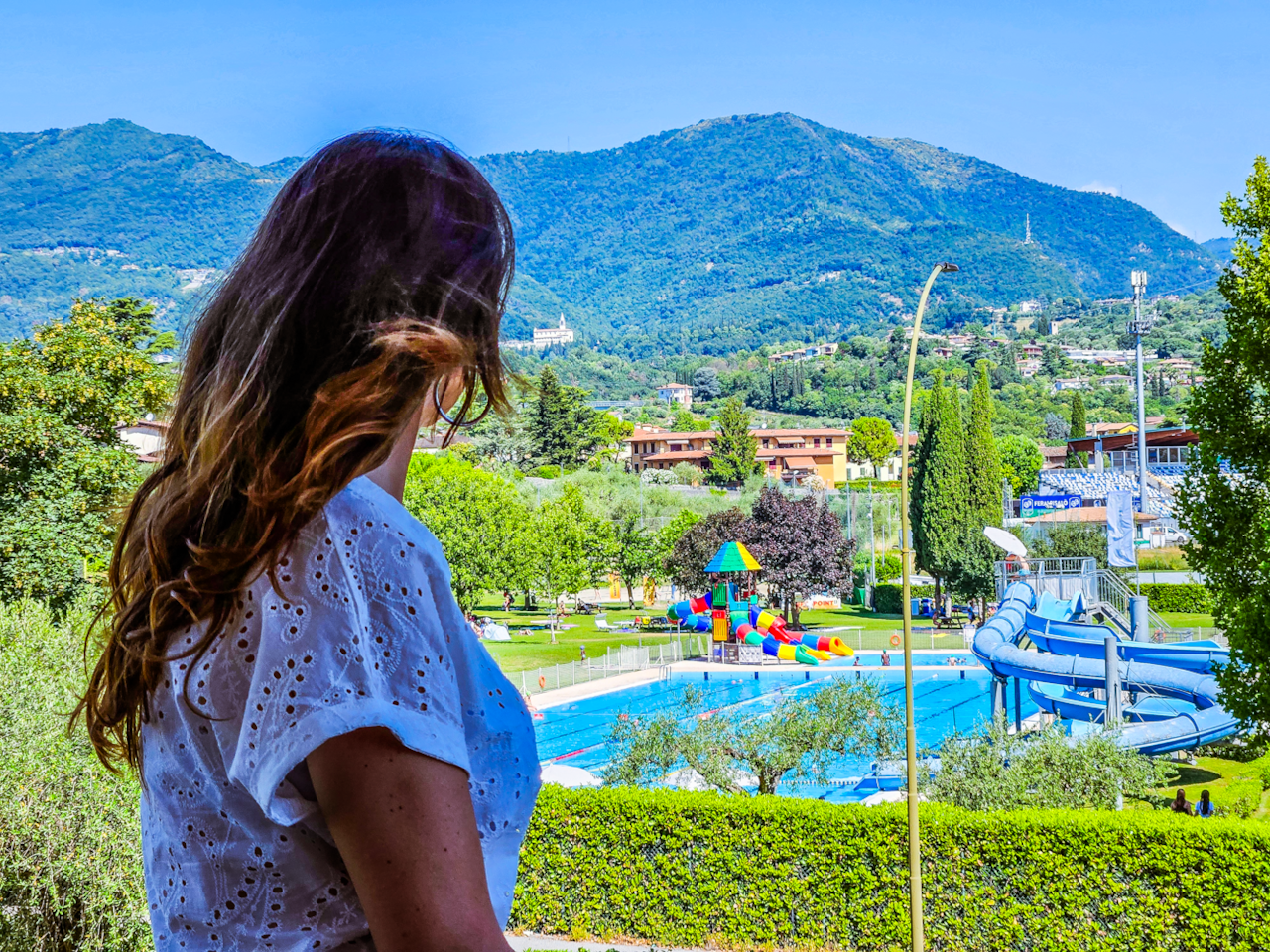 View from the balcony of the pool included in the stay