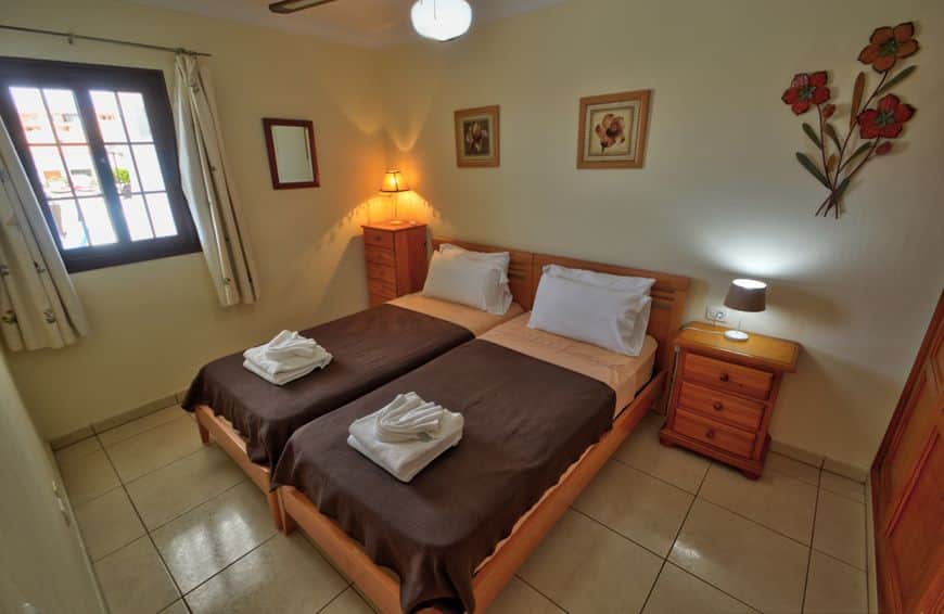 Dormitorio con camas individuales