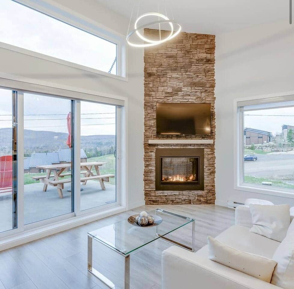 Salon lumineux avec foyer gaz