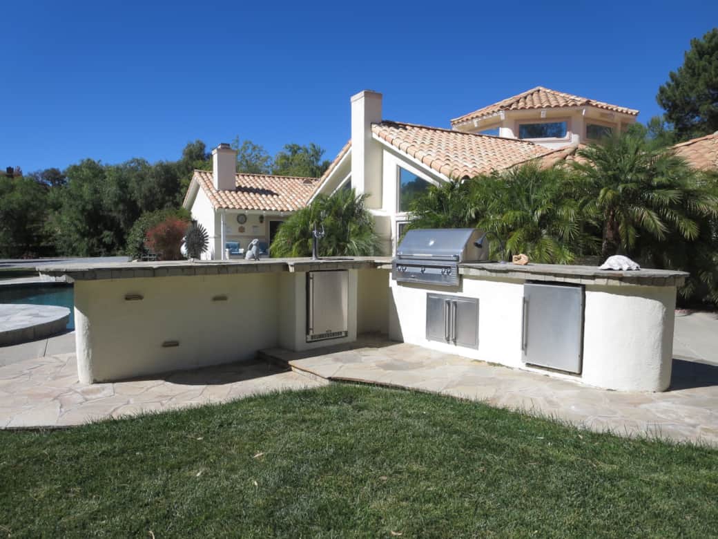 Summer Kitchen with professional BBQ Grill, Beer/Wine Kegerator and Fridge Summer Kitchen with professional BBQ Grill, Beer/Wine Kegerator and Fridge