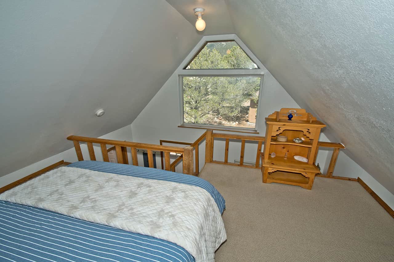 Loft with Queen Bed and Mountain Views