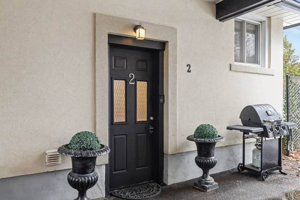 Welcome home to your own private entrance, clearly marked and well-lit for your convenience and safety in Ottawa.