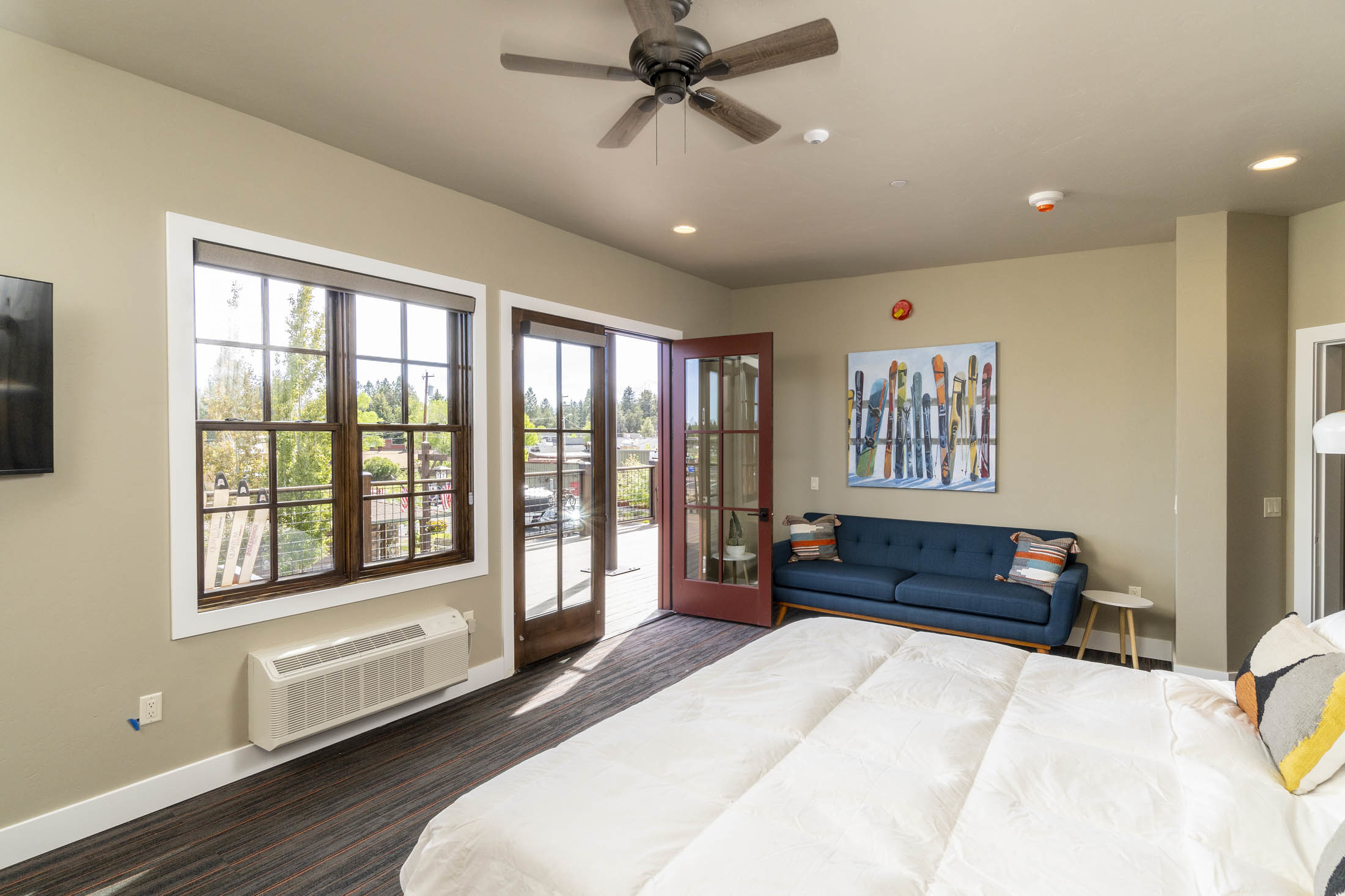 Ski Inn Taphouse Hotel Sisters Home