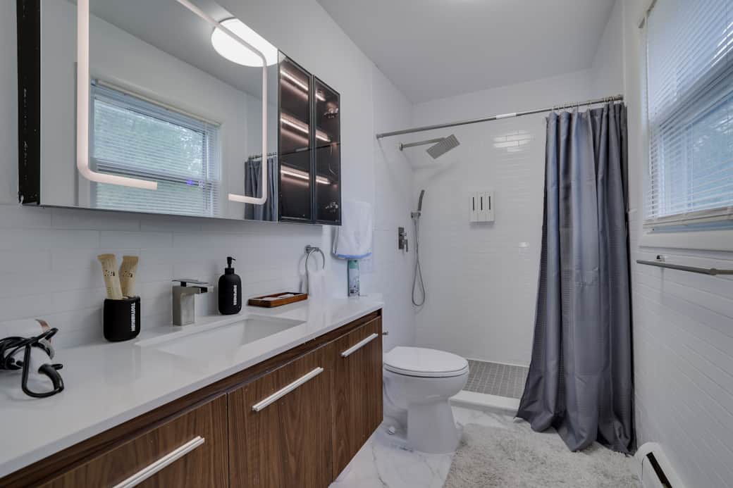 Full bathroom on second floor