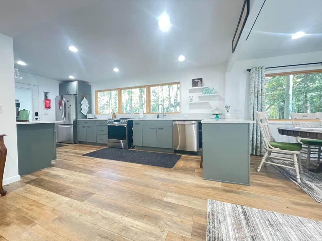 Fully equipped kitchen with everything you need, from cookware to utensils, for a stress-free visit.