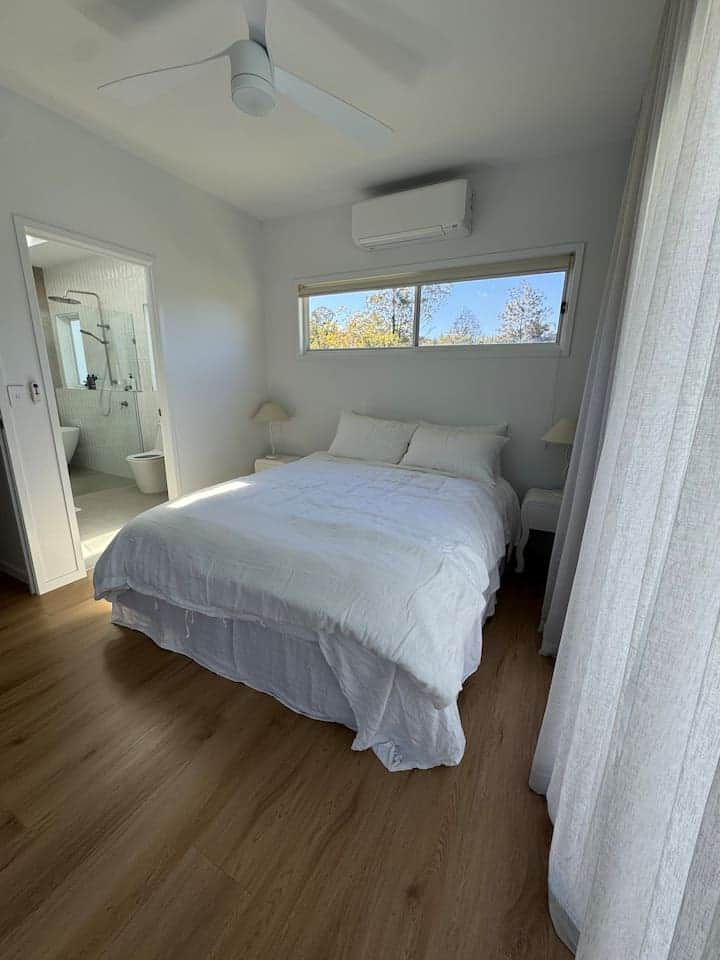 Master Bedroom w/king bed, AC, BIR, alfresco access, privacy lock & ensuite 