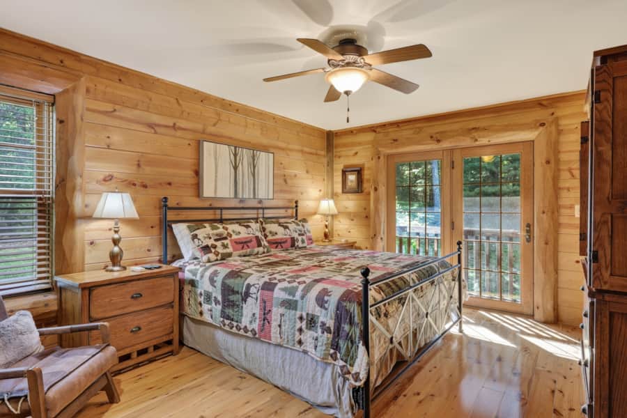 Owner's suite king bed