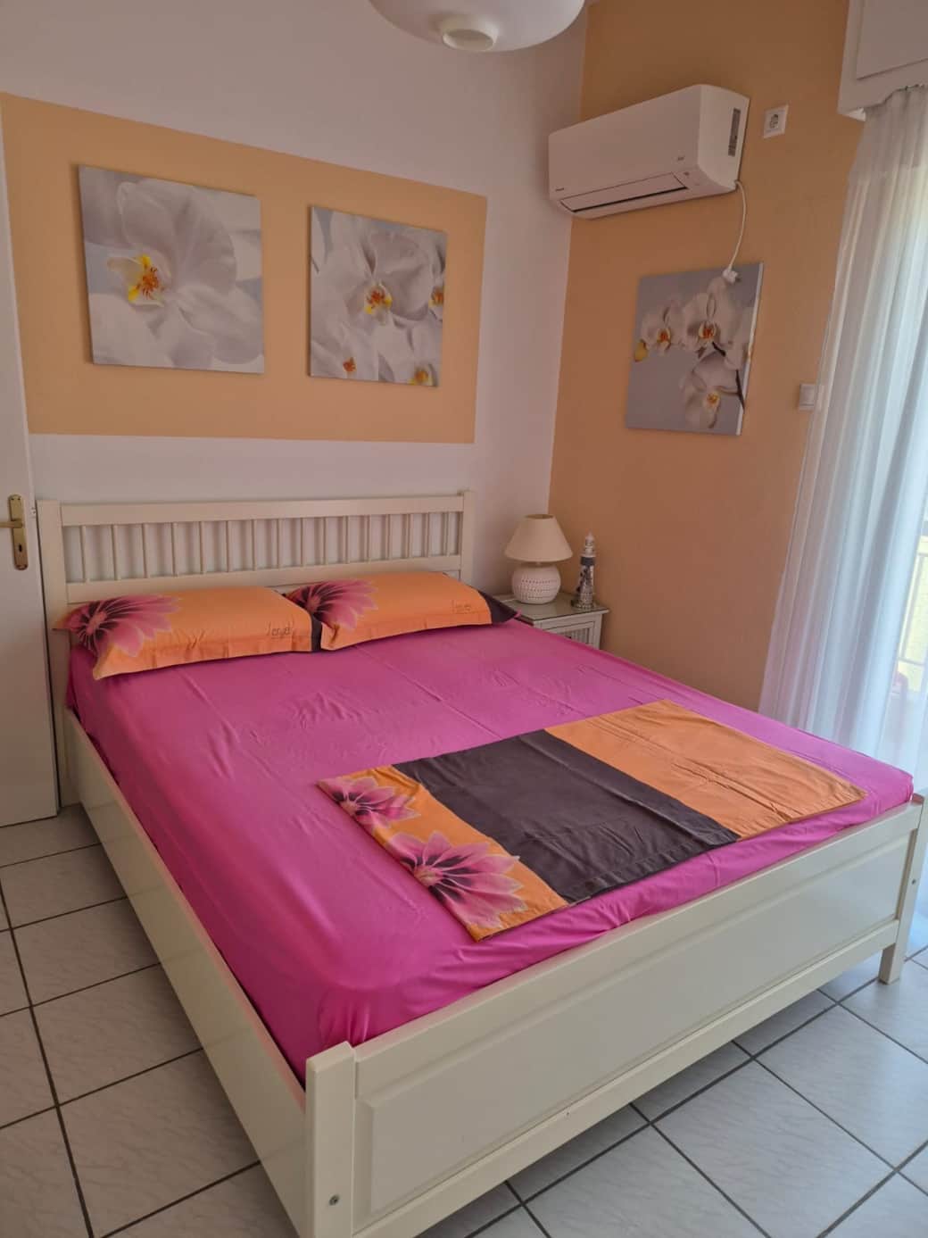 Main bedroom with king bed Main bedroom with king bed