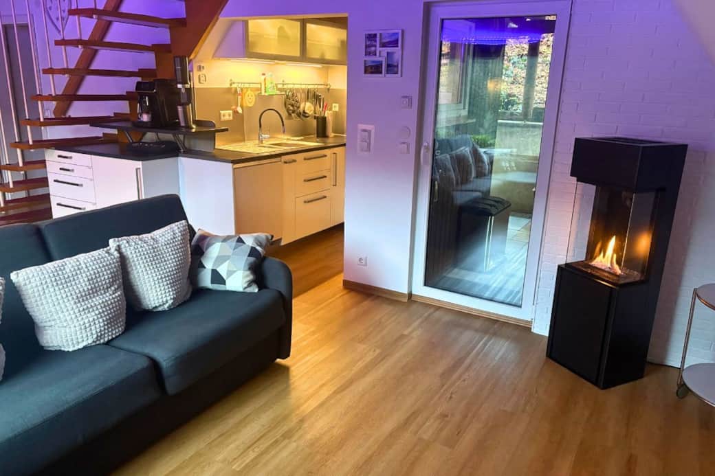 Einladender Wohnbereich mit offener Küche im Ferienhaus Einladender Wohnbereich mit offener Küche im Ferienhaus