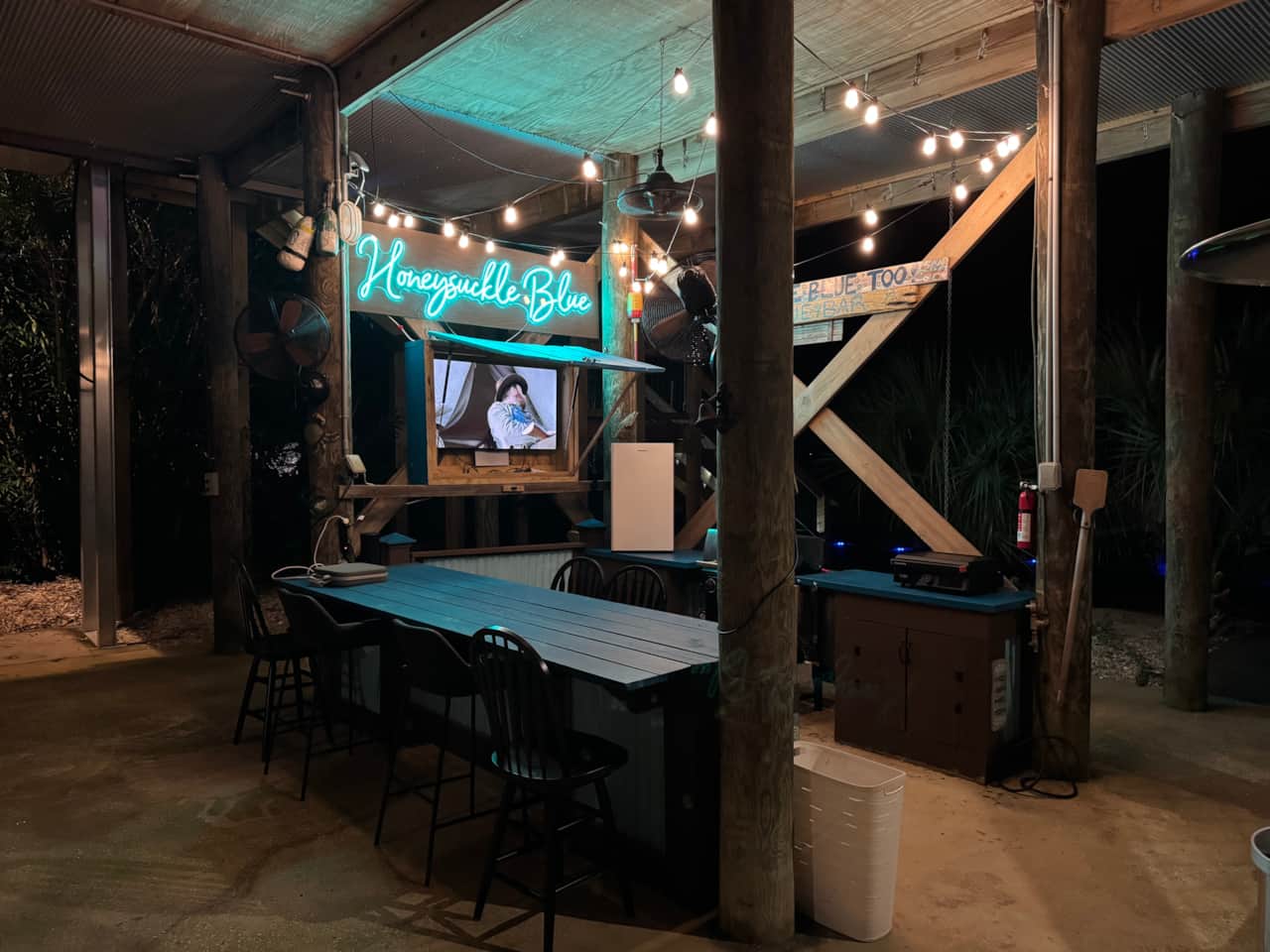 Blue bar night tv
