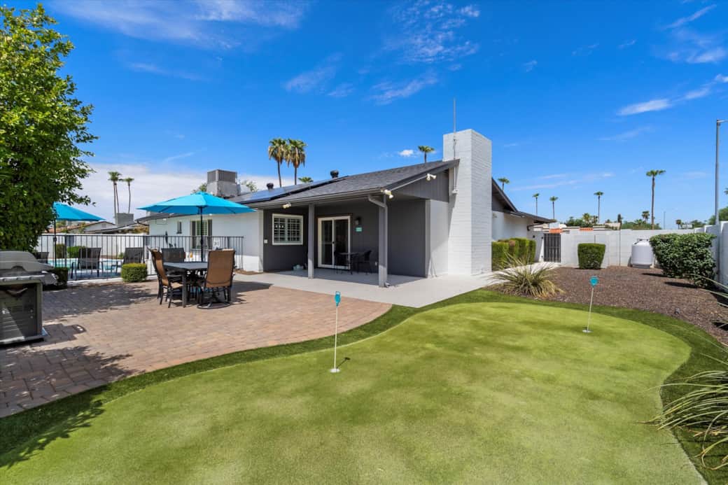 Large Putting Green 