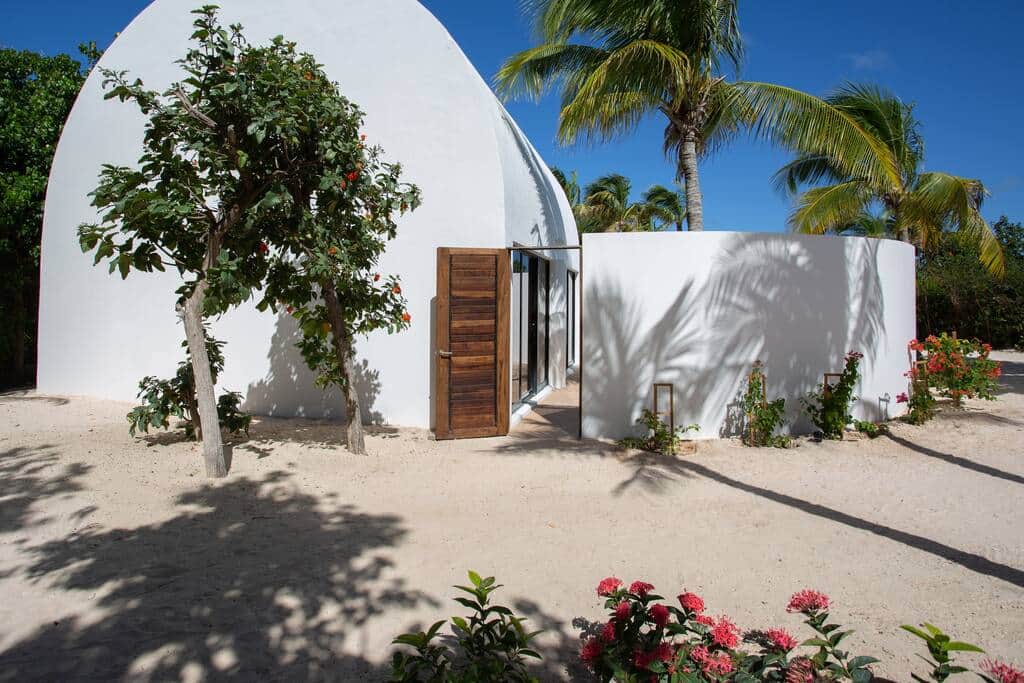 Entrance coming from the beach