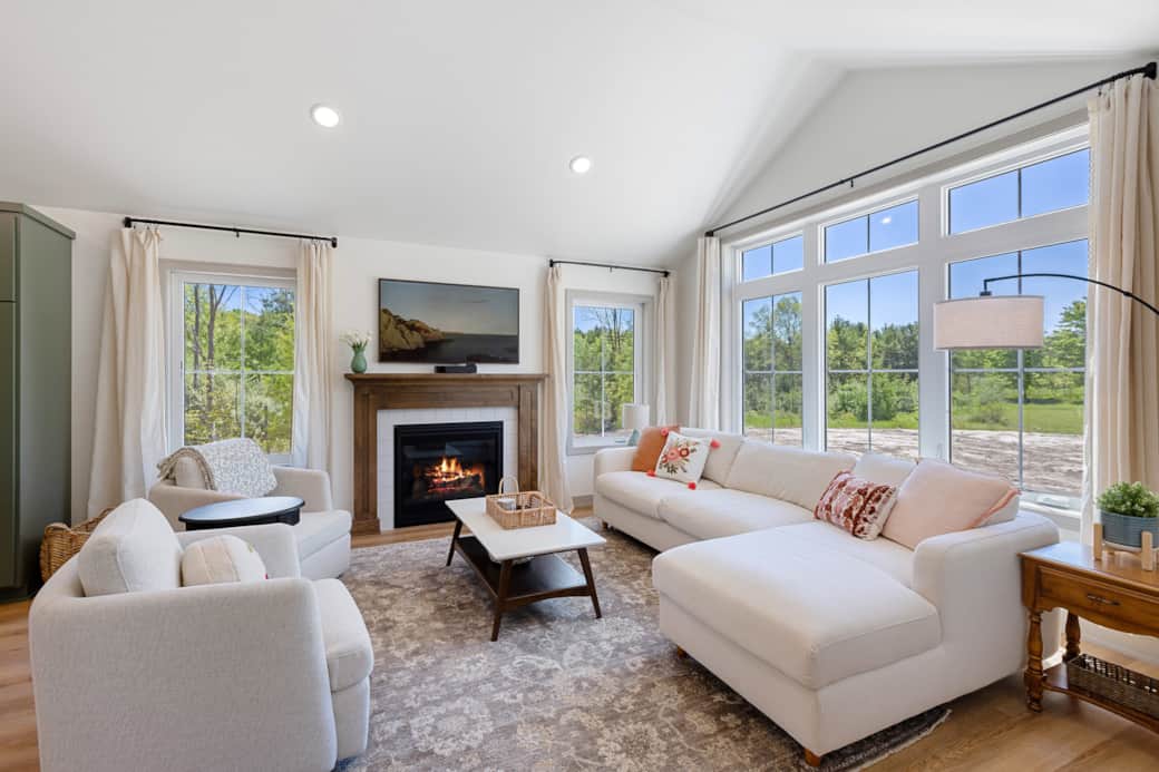 Warm, Comfortable Spaces Designed to Unwind Warm, Comfortable Spaces Designed to Unwind